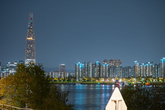 Modern Skyscrapers at Banpo Hangang, Han River in downtown Seoul.