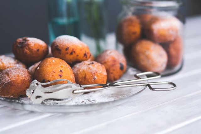 The deep-fried sweet doughnut from the Netherlands, Oliebollen