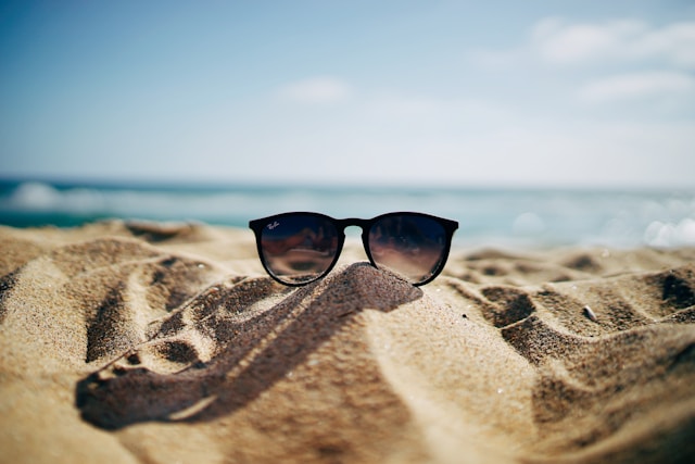 Sunglasses to make your attire bright.