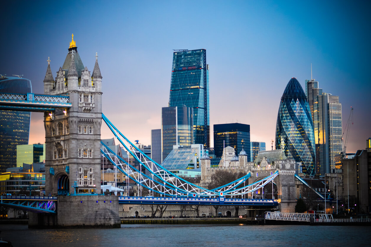 London-skyline-with-Tower-Bridge-during-sunset