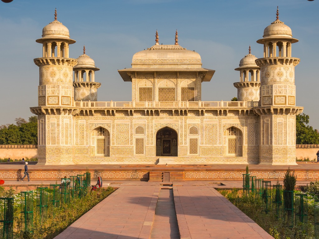 Agra mughal buildings, famous places in Agra