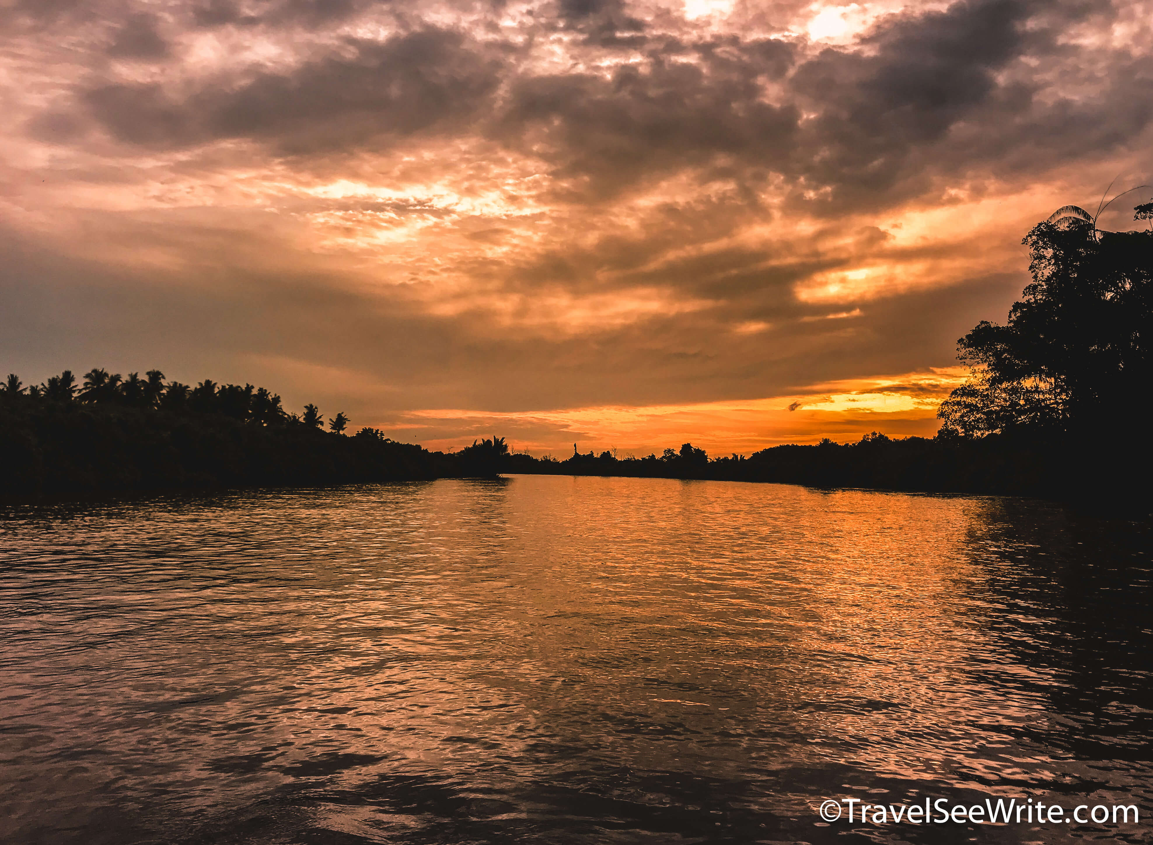 Sunset viewed from the Kawa Kawa River cruise - southeast asia travel