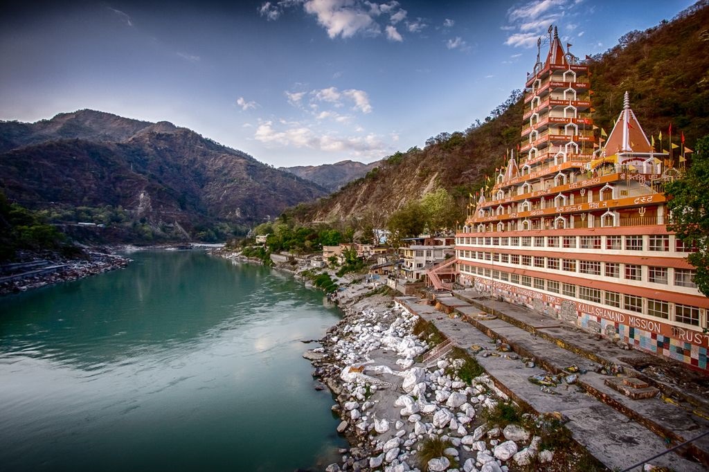 Temple by the river in Rishikesh, Solo trip in India