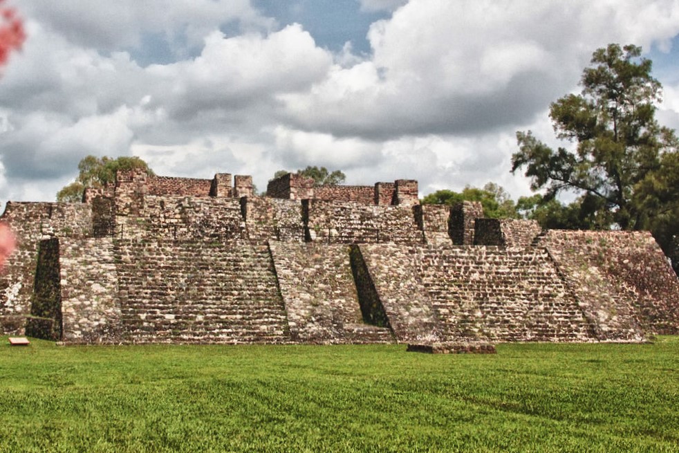 ancient aztec pyramid