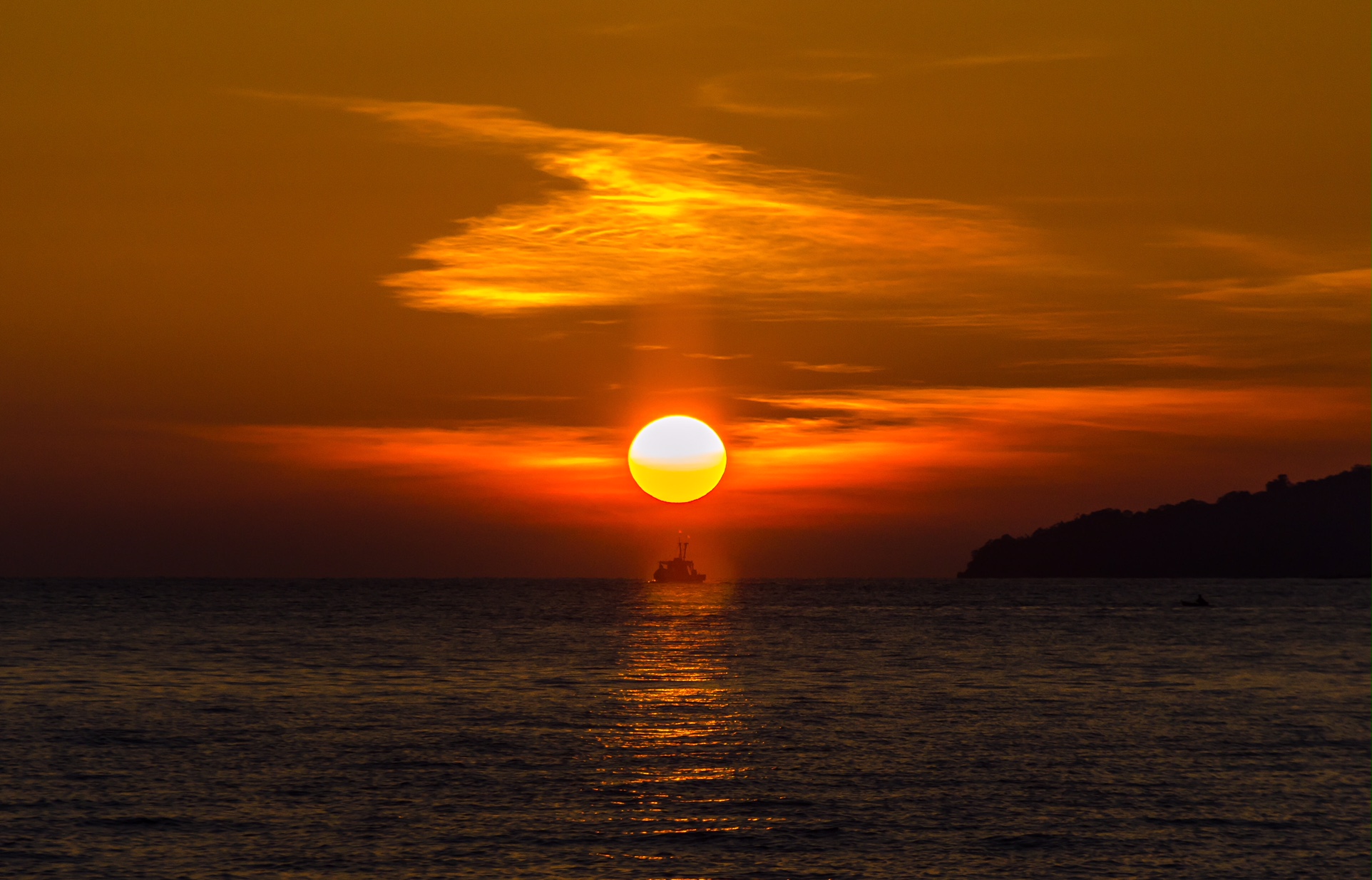 Sunset on a cruise - Sabah beaches and islands