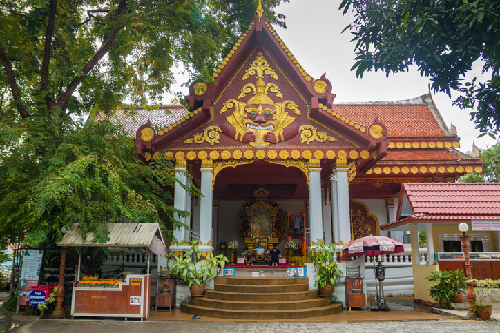 Wat Khunaram, Koh Samui solo travel