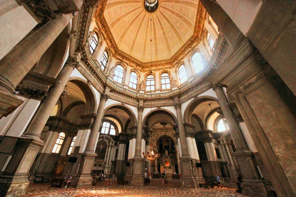 Santa Maria della Salute Interior