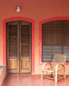 Brick-colour painted walls and old style wooden door, Atithigriha Guest House | Picture Credit: Vaibhav V Muddebihalkar