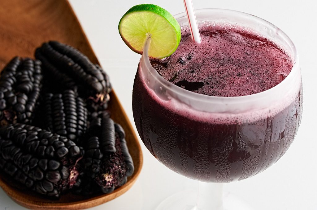 Is a beverage originated in the Andean regions of Perú but is actually consumed at a national level