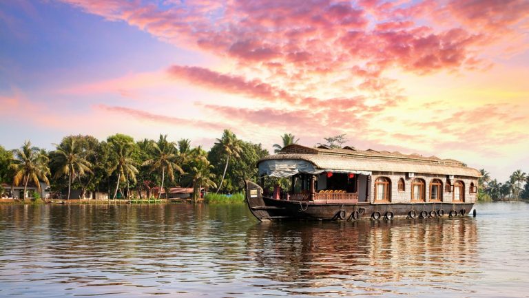 An Exciting Travel Guide of Beautiful Places to Visit in Kerala