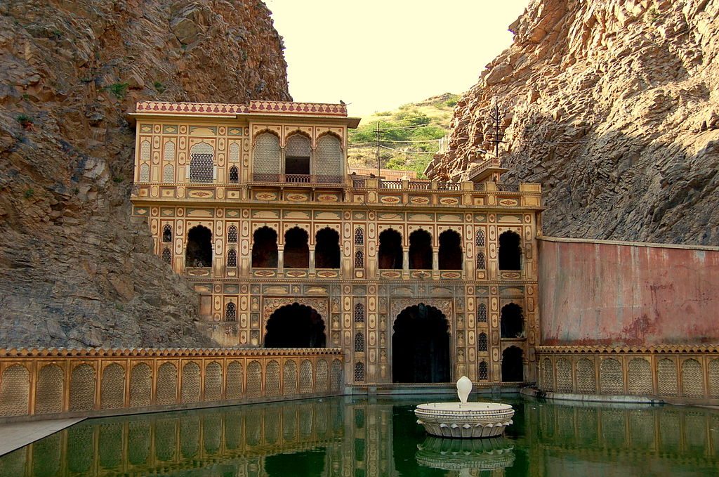 Monkey-temple-or-Gulta-ji-ka-Mandir-Jaipur