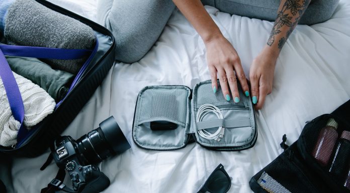 travel items, (Image Source: Pexels) travel items