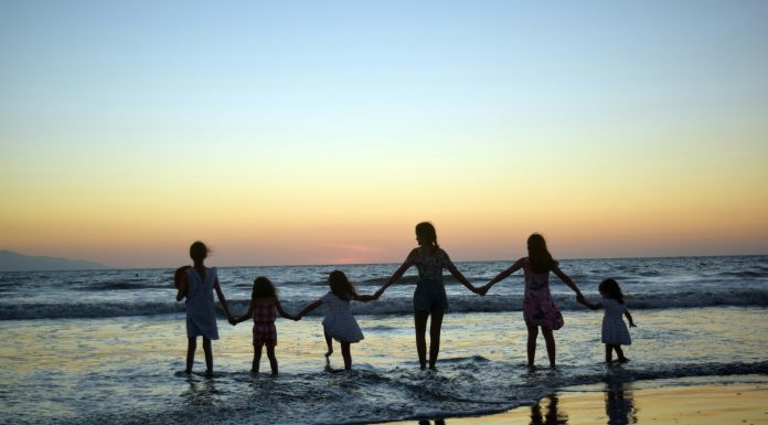 Family with kids walking on the beach in Bali, (Image Source: Unsplash) Family with kids walking on the beach in Bali
