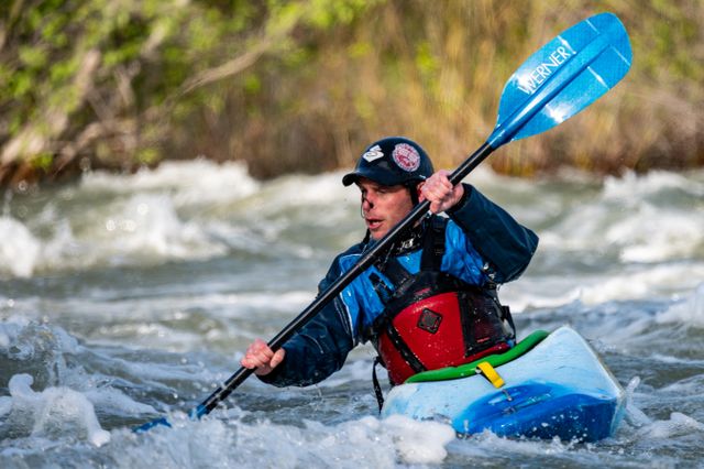 Kayaker runing the rapids