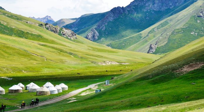 5 Must-Do Hikes in Kyrgyzstan (Image Source: Unsplash) 5 Must-Do Hikes in Kyrgyzstan