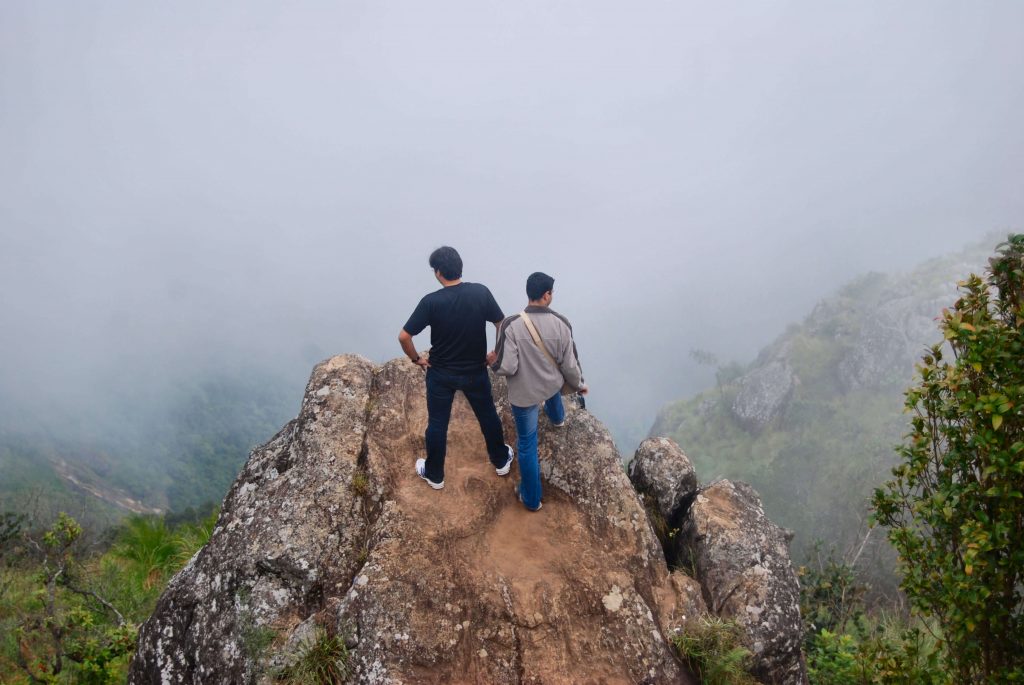 Visitors on Lamb Rock - things to see in Coonoor