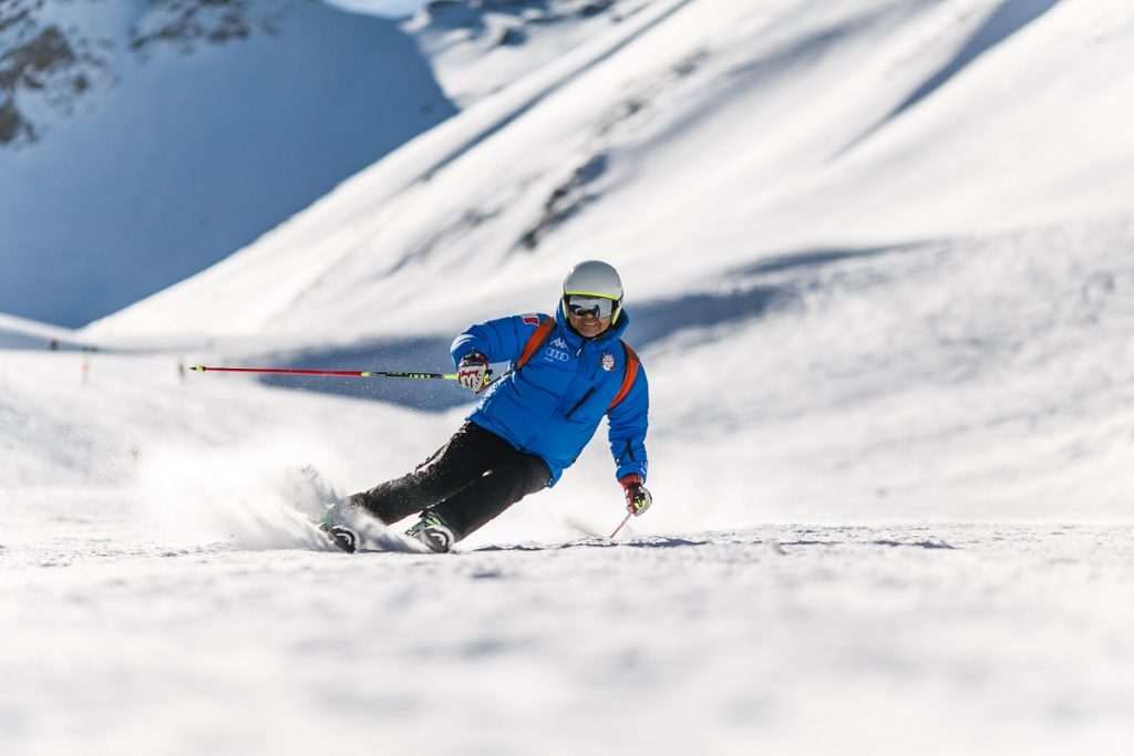 man-skiing-down-a-snowy-mountain