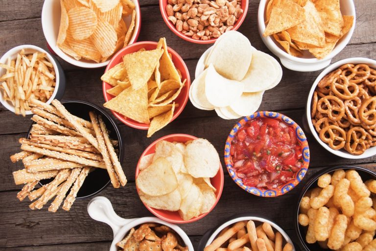 How To Pick The Best Travel Snacks For Your Hike Or Trek