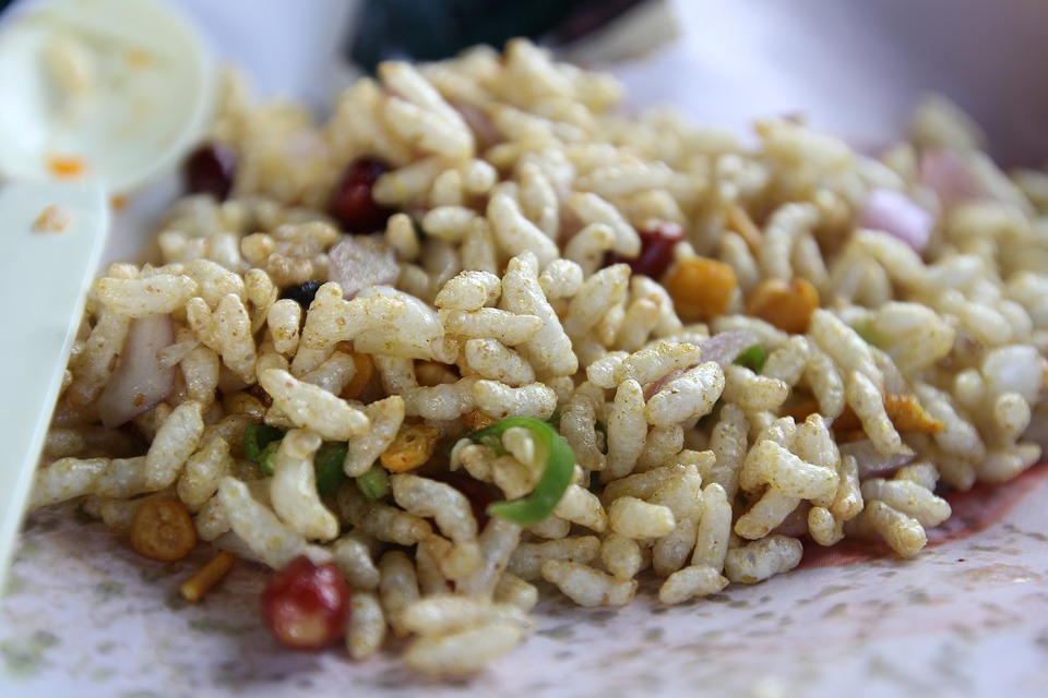 jhal muri indian street food in kolkata