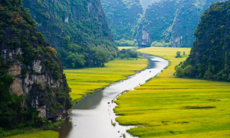 Visit Vietnam’s Hidden Gem: Ninh Binh