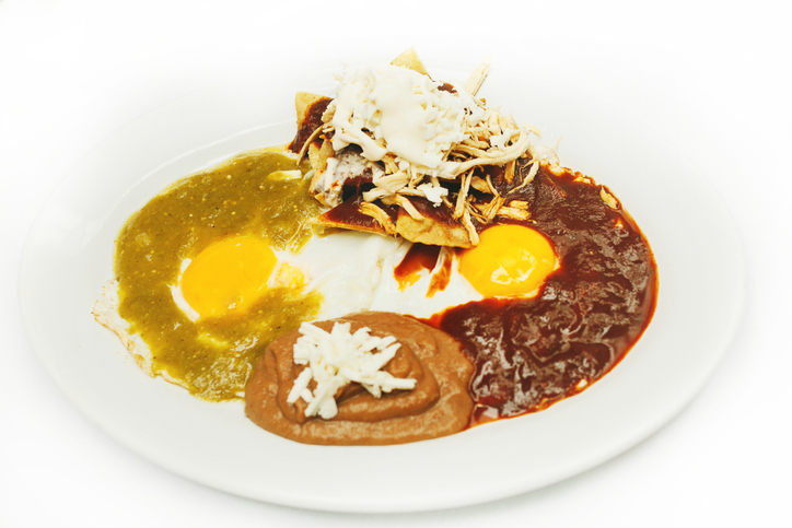 mexican breakfast chilaquiles con huevos