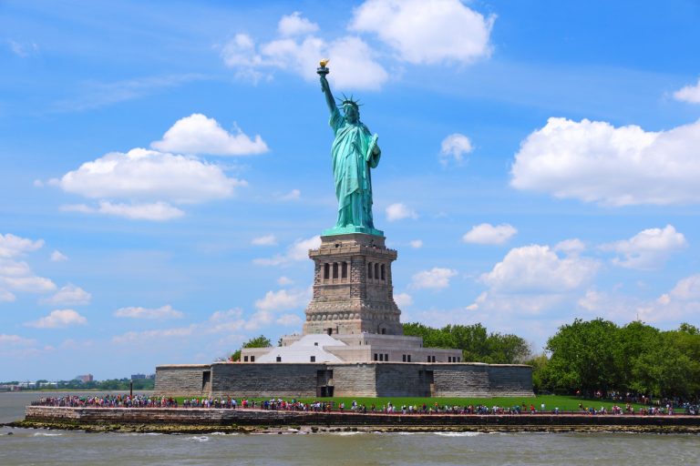 9 Famous Statues In The World That Need To Be On Your Bucket List