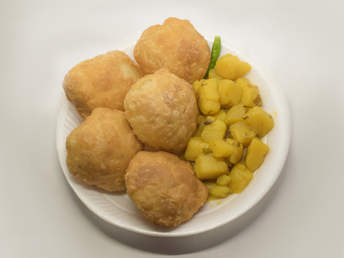 Crispy mini kachori or kochuri (in Bengali) with a spicy potato curry