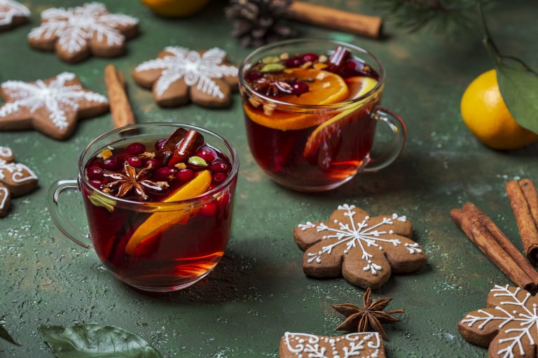 Have A Very Happy Holiday Season With These 13 Traditional Christmas Drinks!