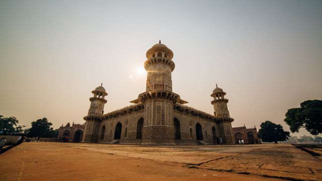 Agra mughal buildings, famous places in Agra