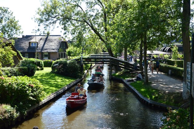 Giethoorn Village, Canal cities