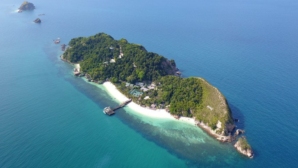 Rawa island in Malaysia is one of the luxurious island gateway as it fully owned by the Johor royal family.