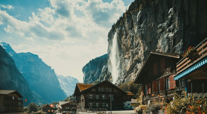 Valley of 72 Waterfalls in Switzerland Lauterbrunnen (Image Source: Unsplash) Valley of 72 Waterfalls in Switzerland Lauterbrunnen