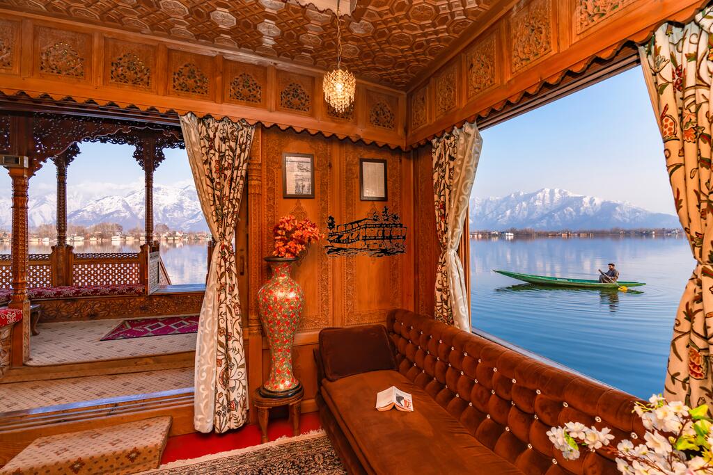 New Jacquline Heritage Houseboat in Srinagar