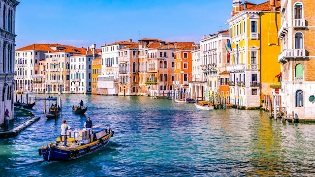 travel expectations crowded grand canal