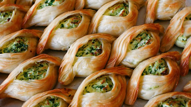 Flaky dumplings, crisp from the outside and soft from the inside.