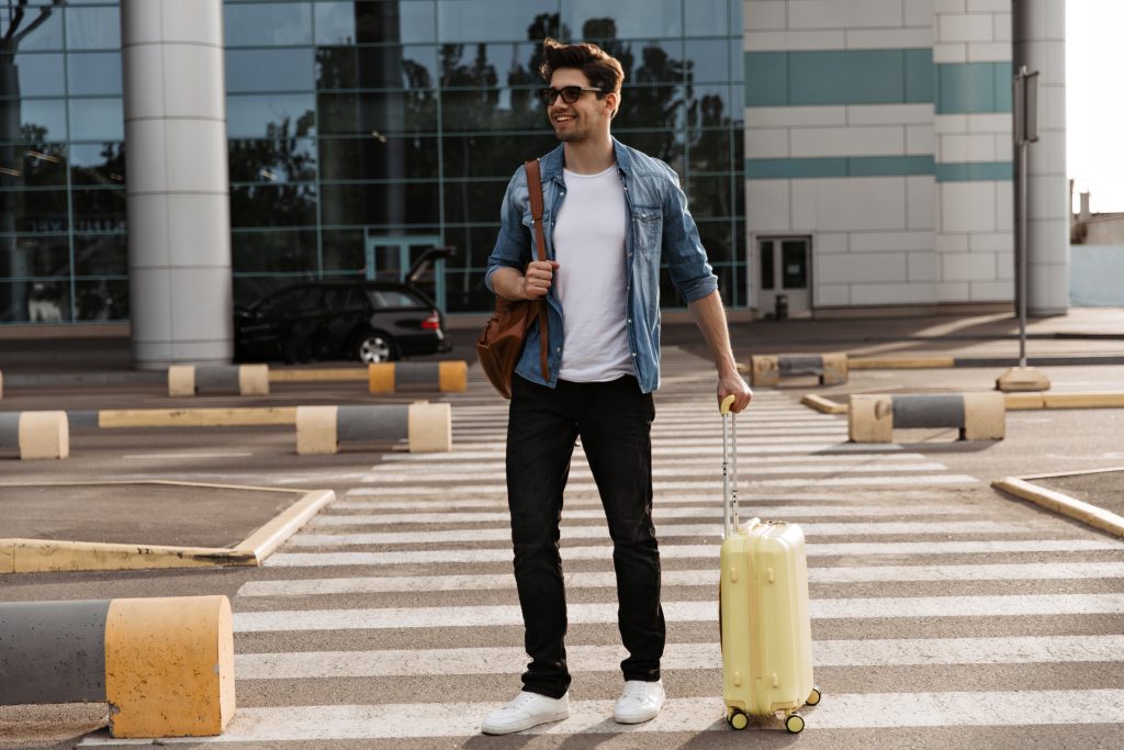 Men's Travel Fashion: How to Stay Stylish While on the Road