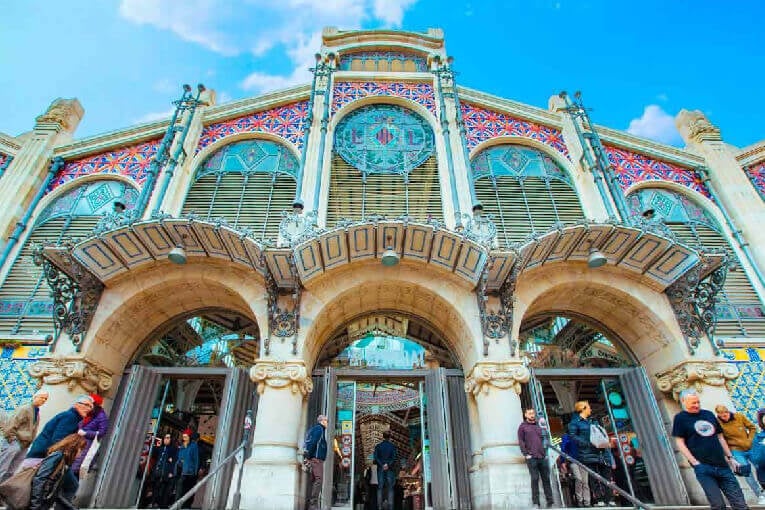 barcelona town busy market