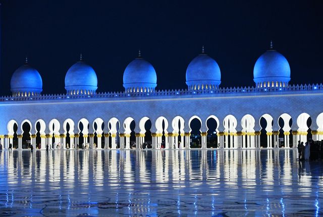 everyone is expected to follow the sheikh zayed grand mosque dress code