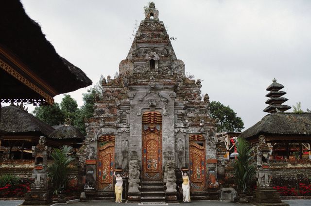 take a ulun danu beratan temple tour in bali
