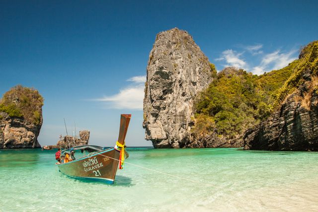 tourists preparing for diving in phi phi islands