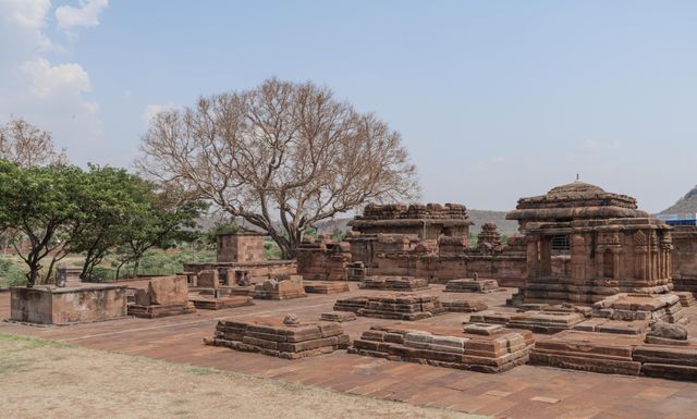 Kachwaha Dynasty built the temple in the 10th Century