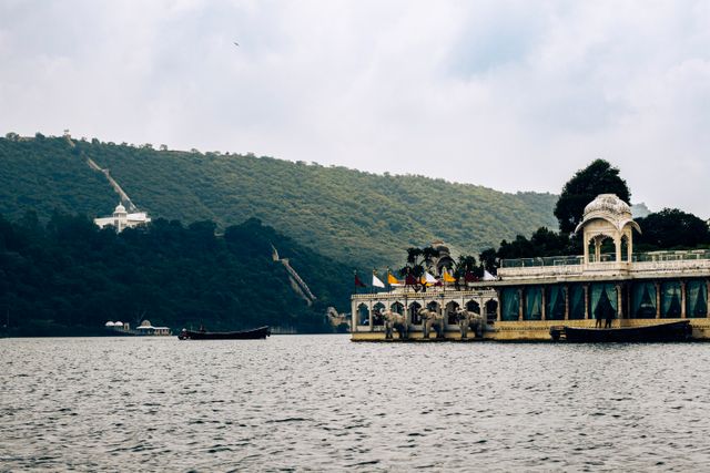 must experience the lake pichola boat rides
