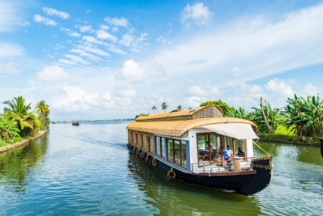 check website for alleppey boat house booking
