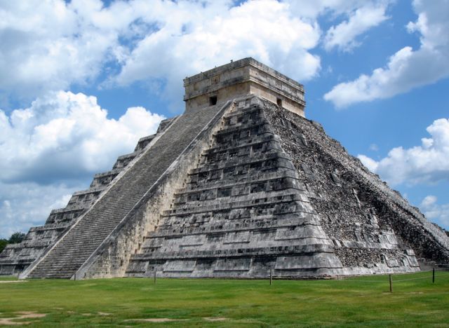 El Castillo – Yucatan, Mexico - Pyramids Around The World