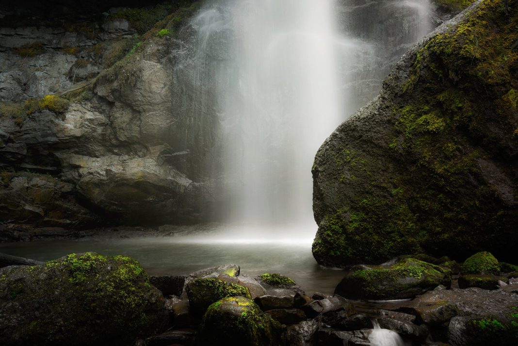 waterfalls in munnar
