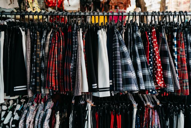 mall road manali market has lot of items to gift your loved ones.