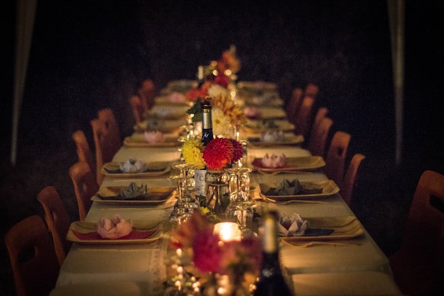 decorate thanksgiving table