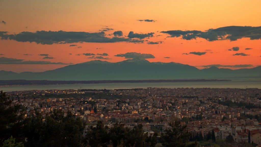 watching a beautiful sunset is one of the best things to do in thessaloniki