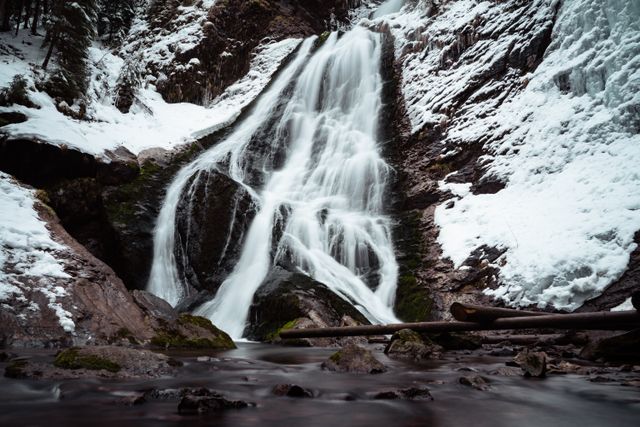 visit to this waterfall is one of the best things to do in kullu