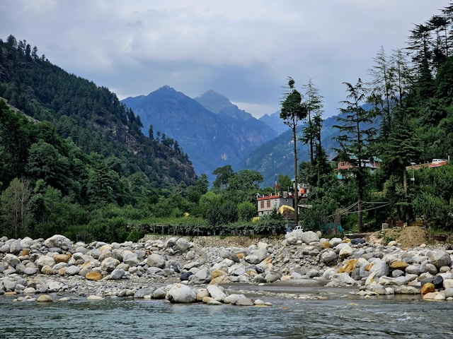 Beautiful village next to the banks of the Beas River.